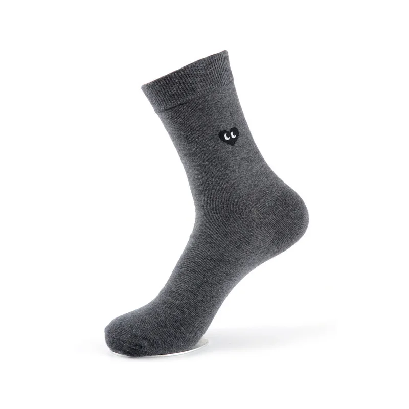 Calcetines Ins transpirables y absorbentes para caballero versión coreana blanco y negro color sólido amor moda en el viento deportivo de ocio