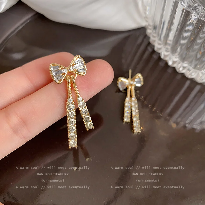 ทองสีเงา Bow STUD ต่างหูแฟชั่นผู้หญิง Dainty Rhinestone Bow Dangle ต่างหูเครื่องประดับของขวัญเพื่อน