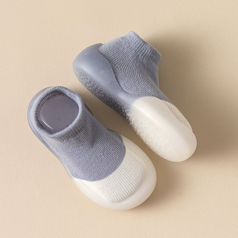 2025 Autunno Nuovi Bambini Color Block Calzini antiscivolo Scarpe Indoor Baby Walker Calzini Scarpe da pavimento antiscivolo per i più piccoli