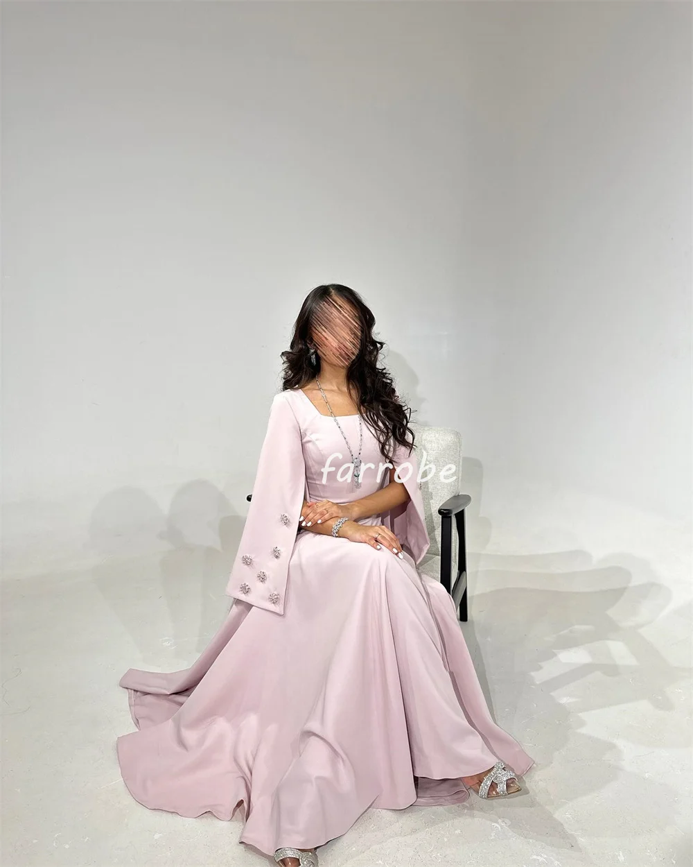 ที่กําหนดเองประณีตคลาสสิก JERSEY จีบ Draped Rhinestone A-Line สแควร์คอยาวชุด Bespoke โอกาสคลาสสิก