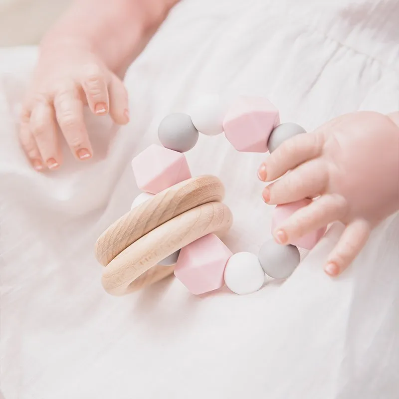 赤ちゃんのための木製の歯が生えるリング,1ピース,ケアブレスレット,Bpaなしのシリコンビーズ,音楽ハンガー,新生児のための教育玩具