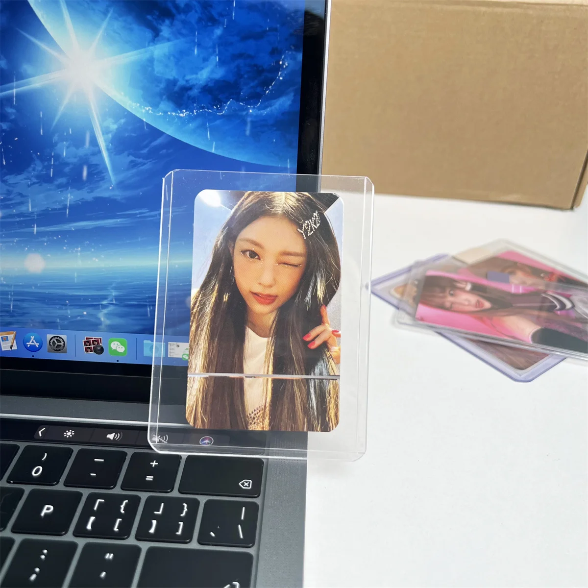 5 個 10 個 Kpop 文具 ID カードホルダーアクリルシートプロテクターフォトカードホルダー仕事カードホルダー韓国トップローダー装飾 PVC