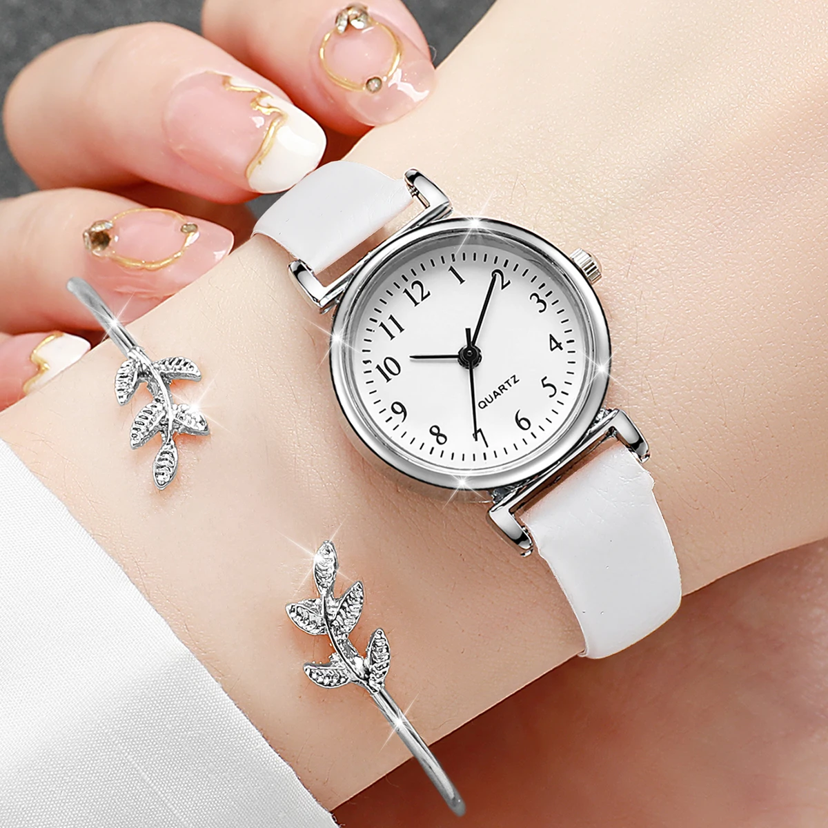 2 ชิ้น/เซ็ตผู้หญิงนาฬิกาแฟชั่นขนาดเล็กอาหรับ Dial นาฬิกาควอตซ์ Casual หนัง Band นาฬิกาข้อมือสร้อยข้อมือชุด (ไม่มีกล่อง)