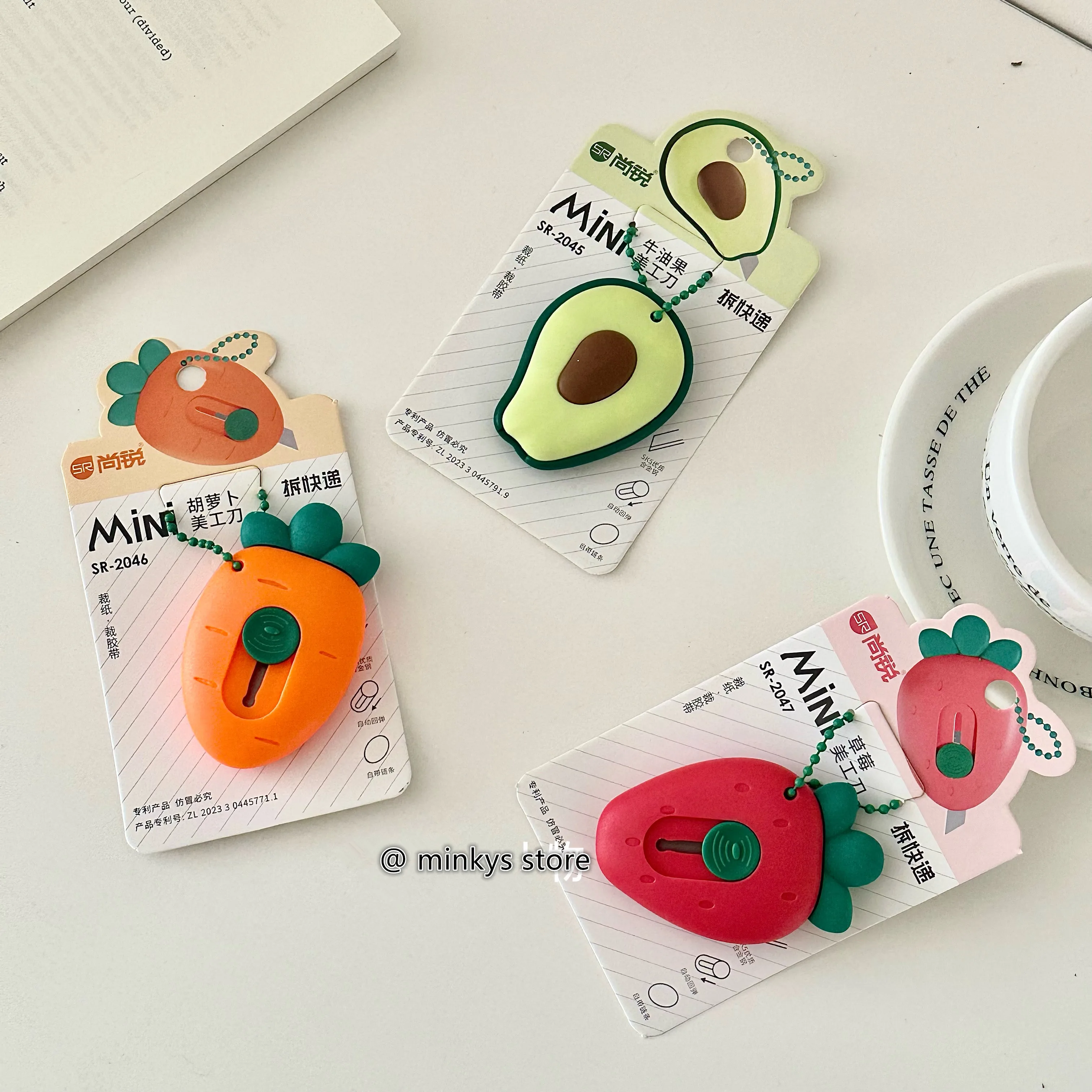 MINKYS น่ารักแบบพกพา Mini Avocado สตรอเบอร์รี่ผลไม้ Art Utility มีด Express กล่องมีดเครื่องตัดกระดาษหัตถกรรมห่อเครื่องมือ