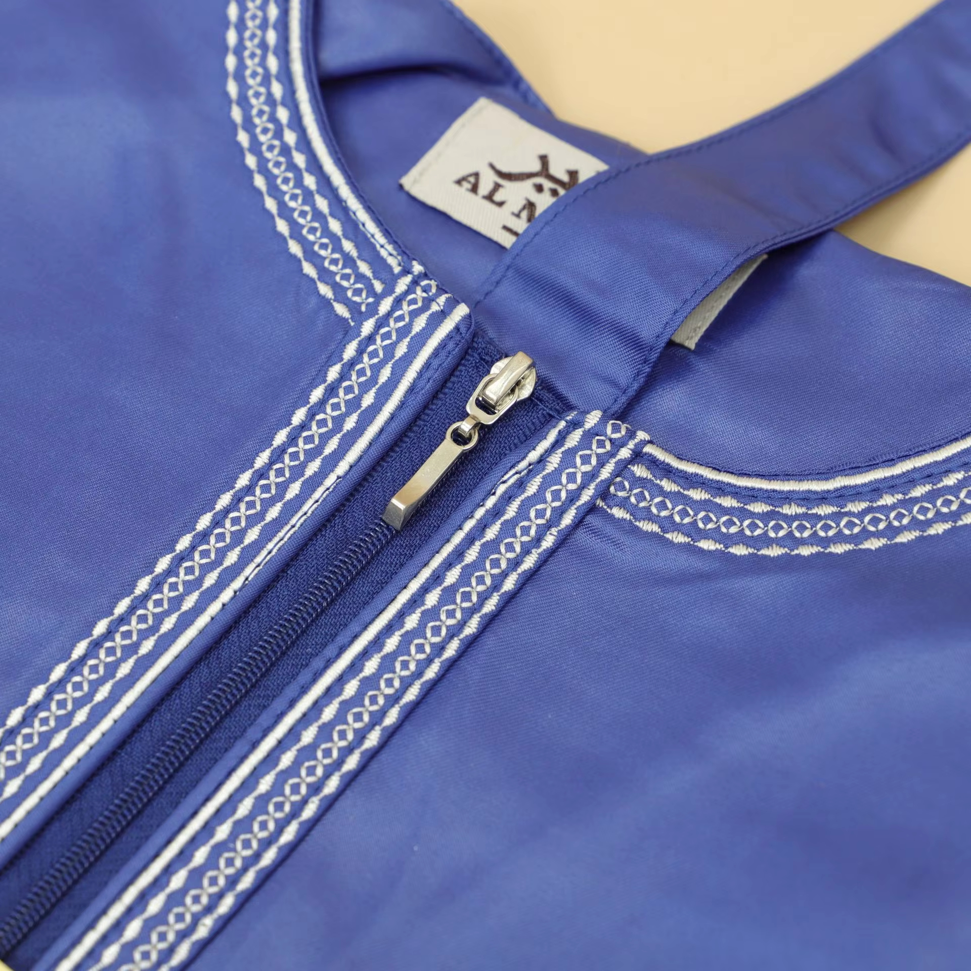 UNI Neue Muslimische Einfarbig Abaya Rundhals Stickerei Robe Grob Männer Langarm Kaftan Arabischen Saudi-Arabien männer kaftan