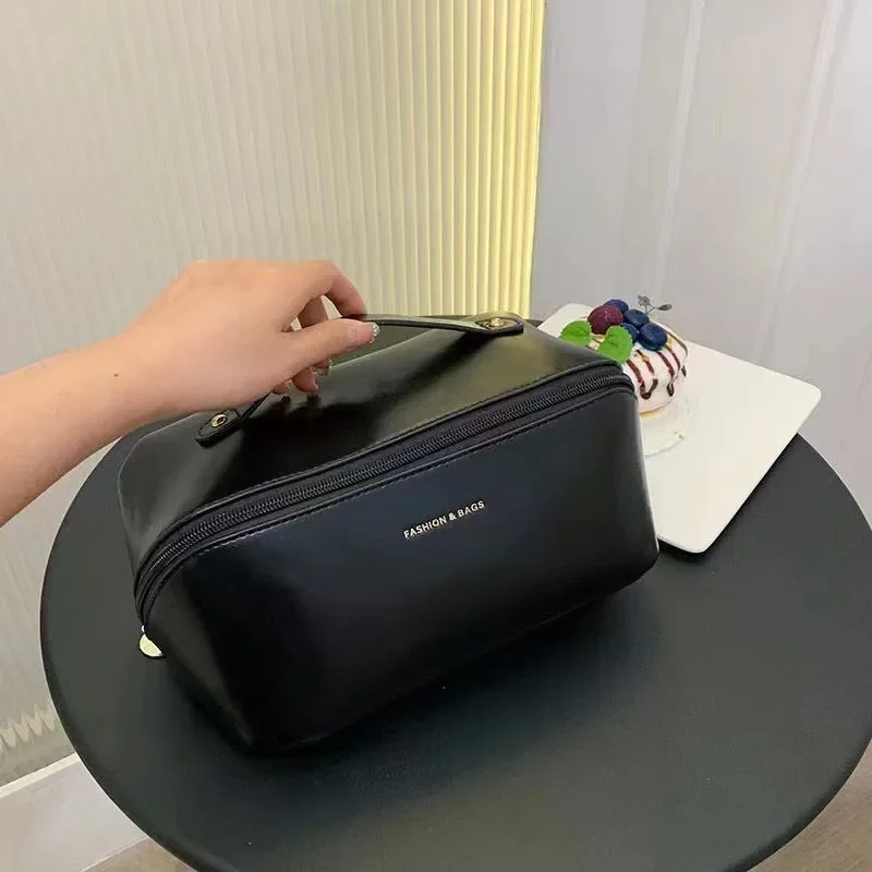 Bolsa de maquillaje de viaje de gran capacidad para mujer, organizador de cosméticos impermeable con gancho para colgar | Estuche de aseo aprobado por TSA para aeropuertos