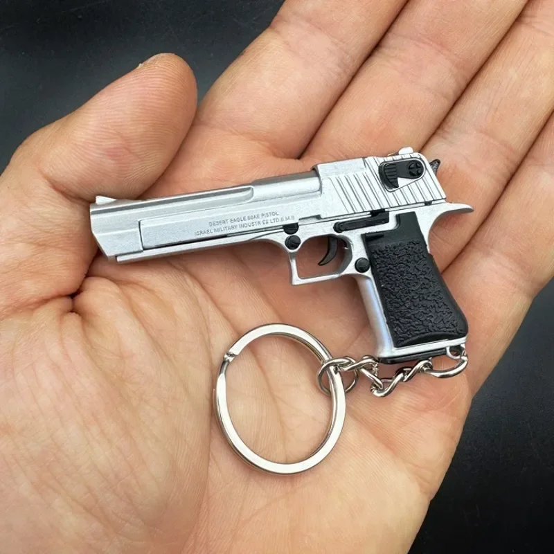 1:4 metallo Desert Eagle giocattolo modello di pistola Mini portachiavi in lega Look collezione reale Pubg Prop giocattolo regalo appeso creativo per ragazzi adulti