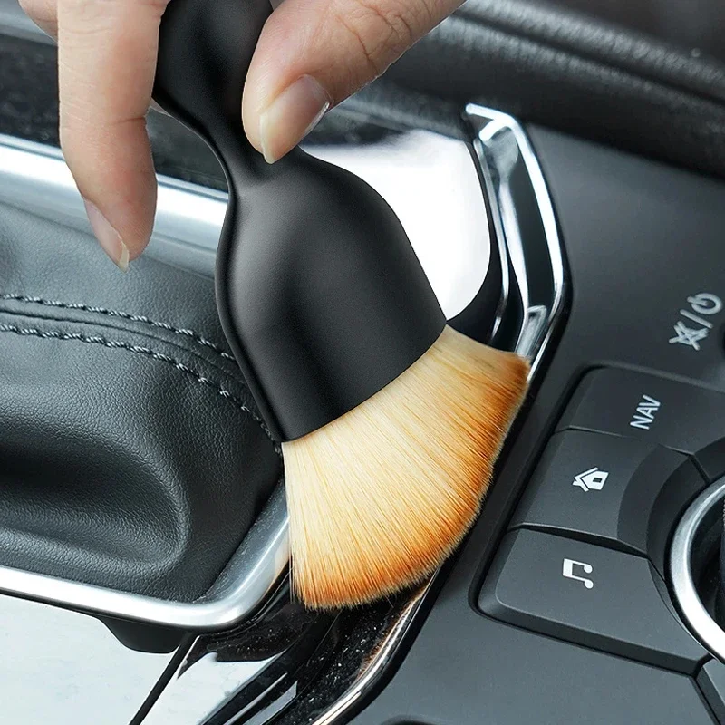 Spazzola morbida per la pulizia della presa d'aria dell'auto con involucro Strumento per la pulizia degli interni dell'auto Spazzola per auto artificiale Spazzola per spolverare le fessure dell'auto Dettagli dell'auto
