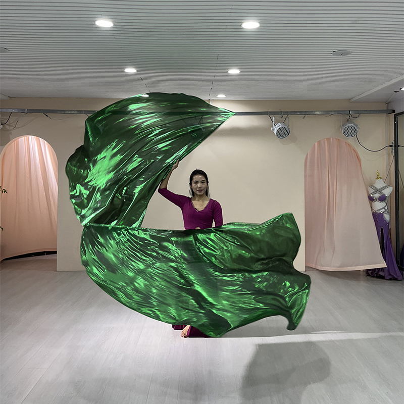 Grands drapeaux de culte avec tiges évolutives, bannière d'église brillante métallique, sensation d'aile d'angle de danse, accessoires de scène, 2 pièces