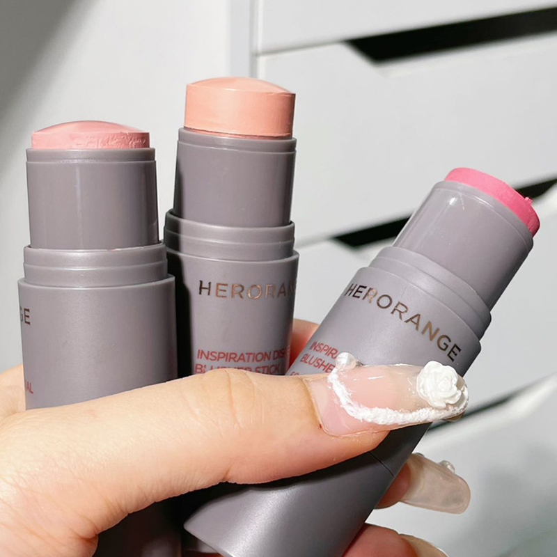 Blush Stick tricolore Impermeabile Forte copertura Blush Profilo schiarente viso Adatto a tutti i toni della pelle
