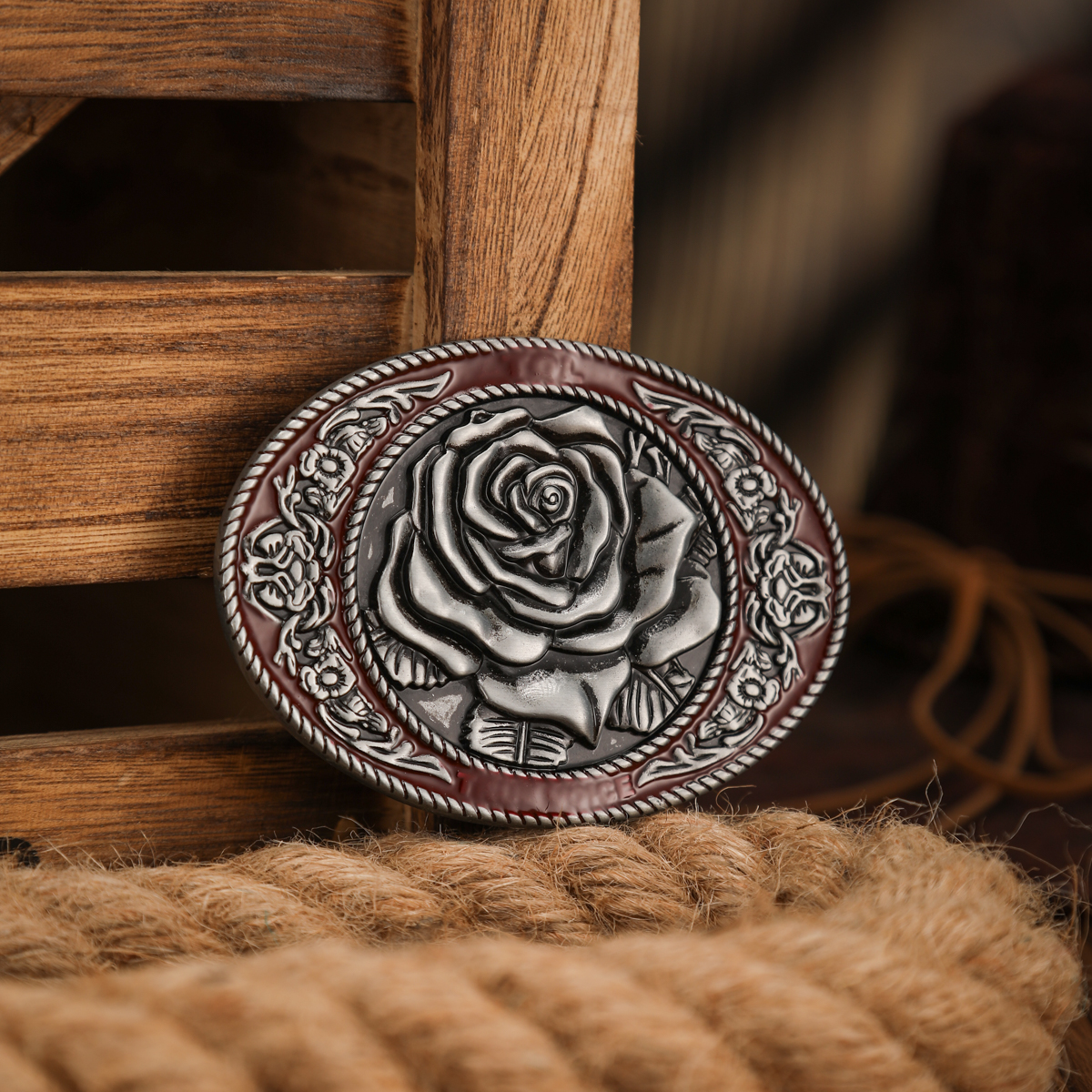 Une boucle de ceinture en métal de style occidental, une boucle de ceinture unique et rétro