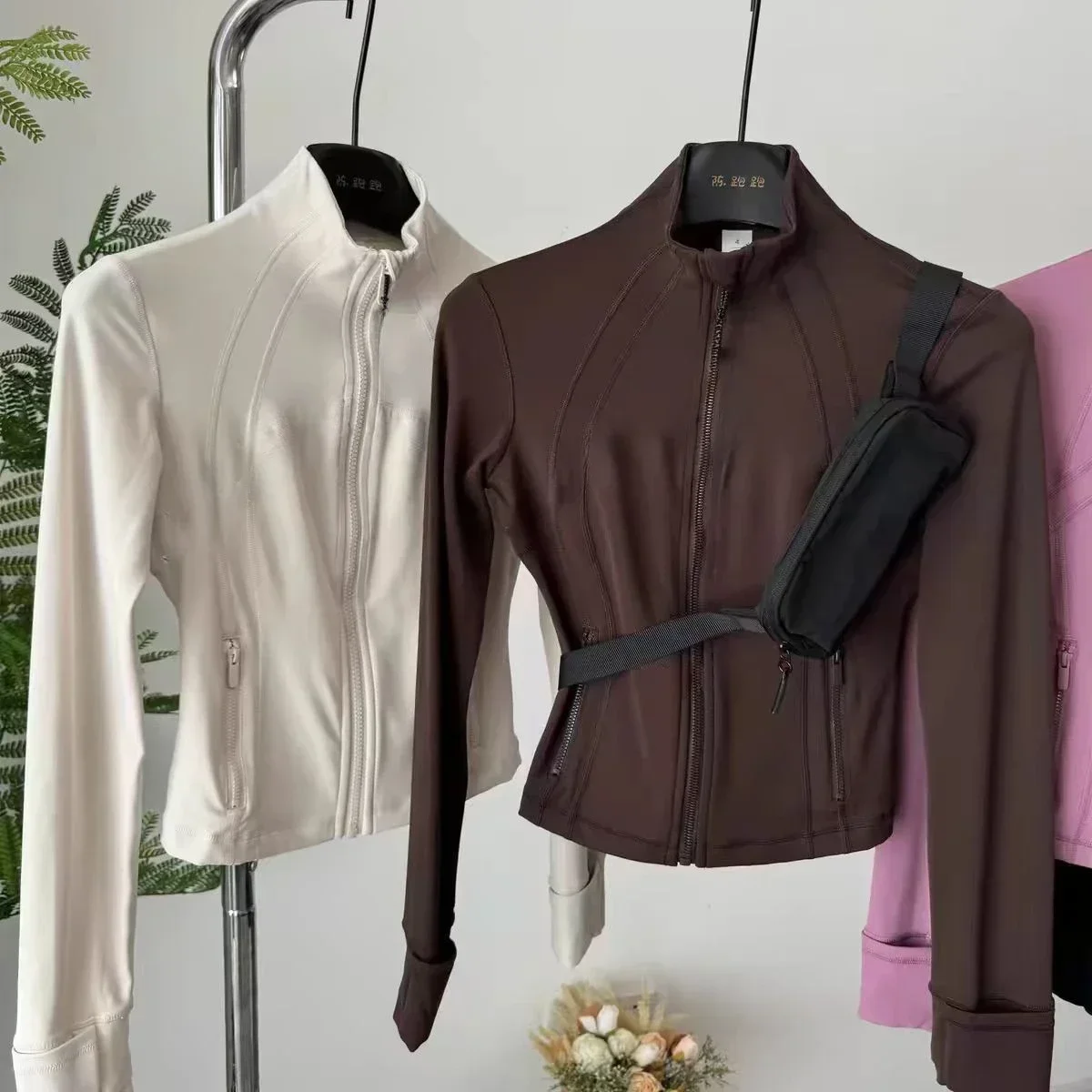 มะนาวแขนยาวพร้อมกระเป๋า Cropped กําหนดเสื้อกีฬา Quick Dry Breathable ฟิตเนสโยคะวิ่ง Zip Up Jacket เสื้อออกกําลังกาย