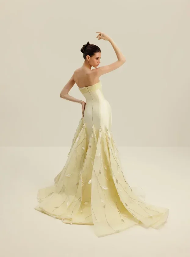 ที่กําหนดเองชุดราตรีสีเหลืองTulleพู่Feather Pleat A-LineชุดราตรียาวRetroประณีตคุณภาพสูงคลาสสิก