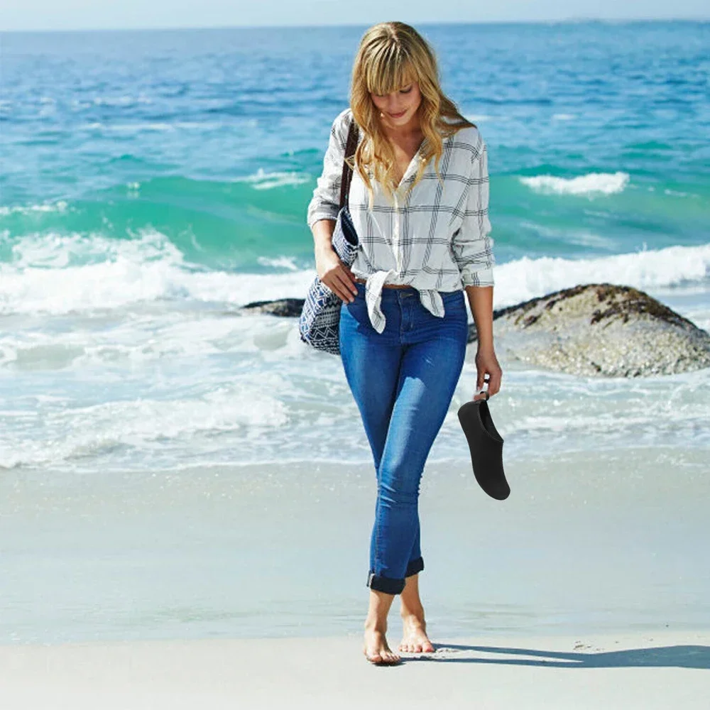 1 par de sapatos de água para mulheres, homens, descalços, secagem rápida, meias aquáticas para praia, natação, surf, yoga, exercícios, novas solas de cor preta e rosa