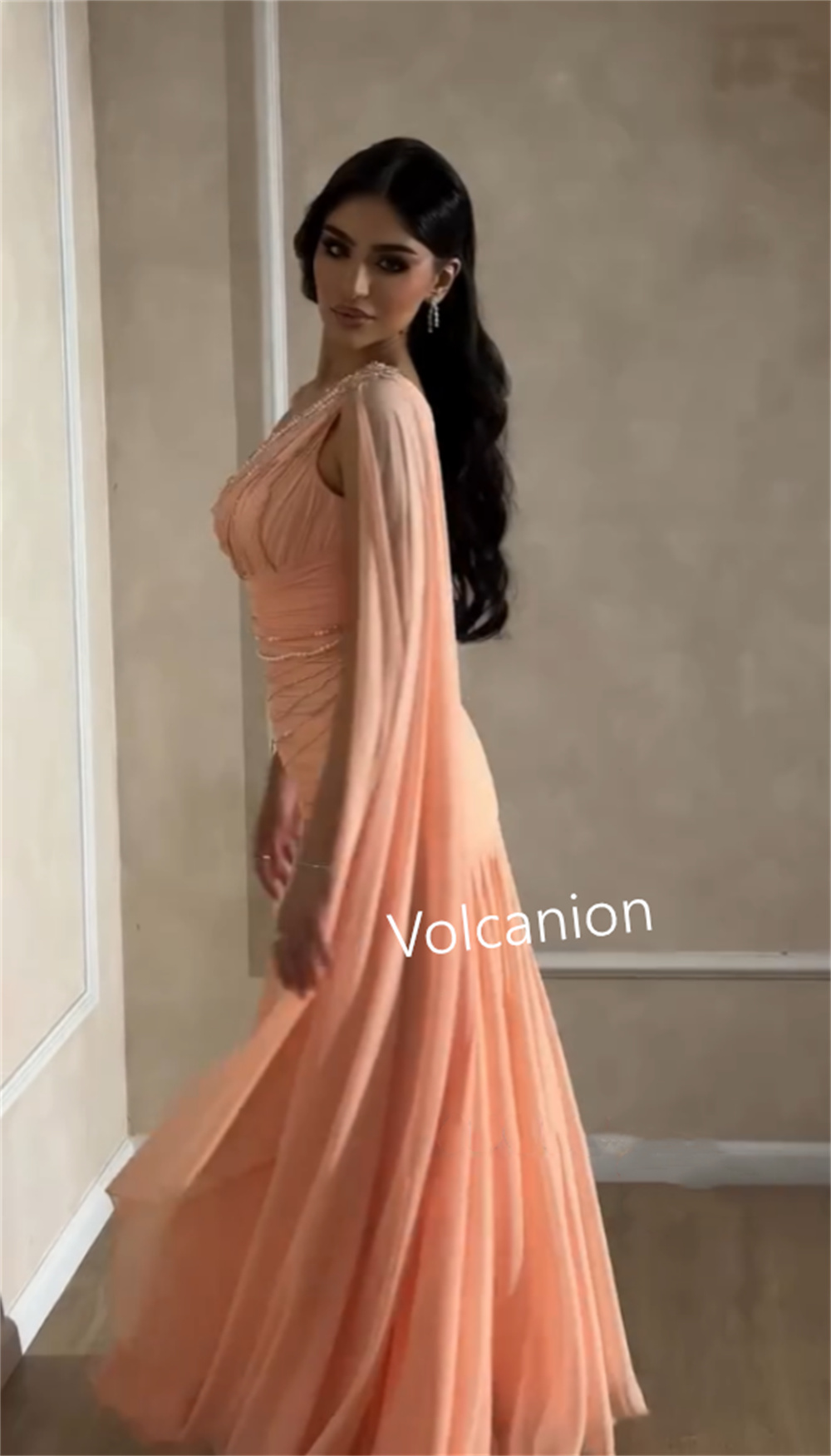 Maßgeschneiderte Chiffon-Faltenperlen, A-Linie, One-Shoulder-lange Kleider, maßgeschneiderter Anlass, Abschlussball, exquisite formelle Passform