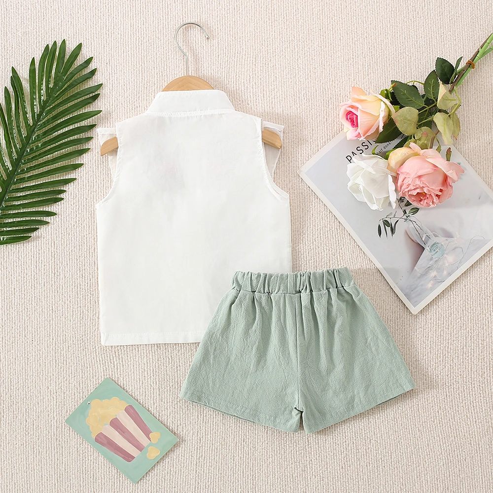 Set di pantaloncini a maniche corte a maniche corte con camicia bianca fresca e alla moda da ragazza estiva sottile dolce e carina