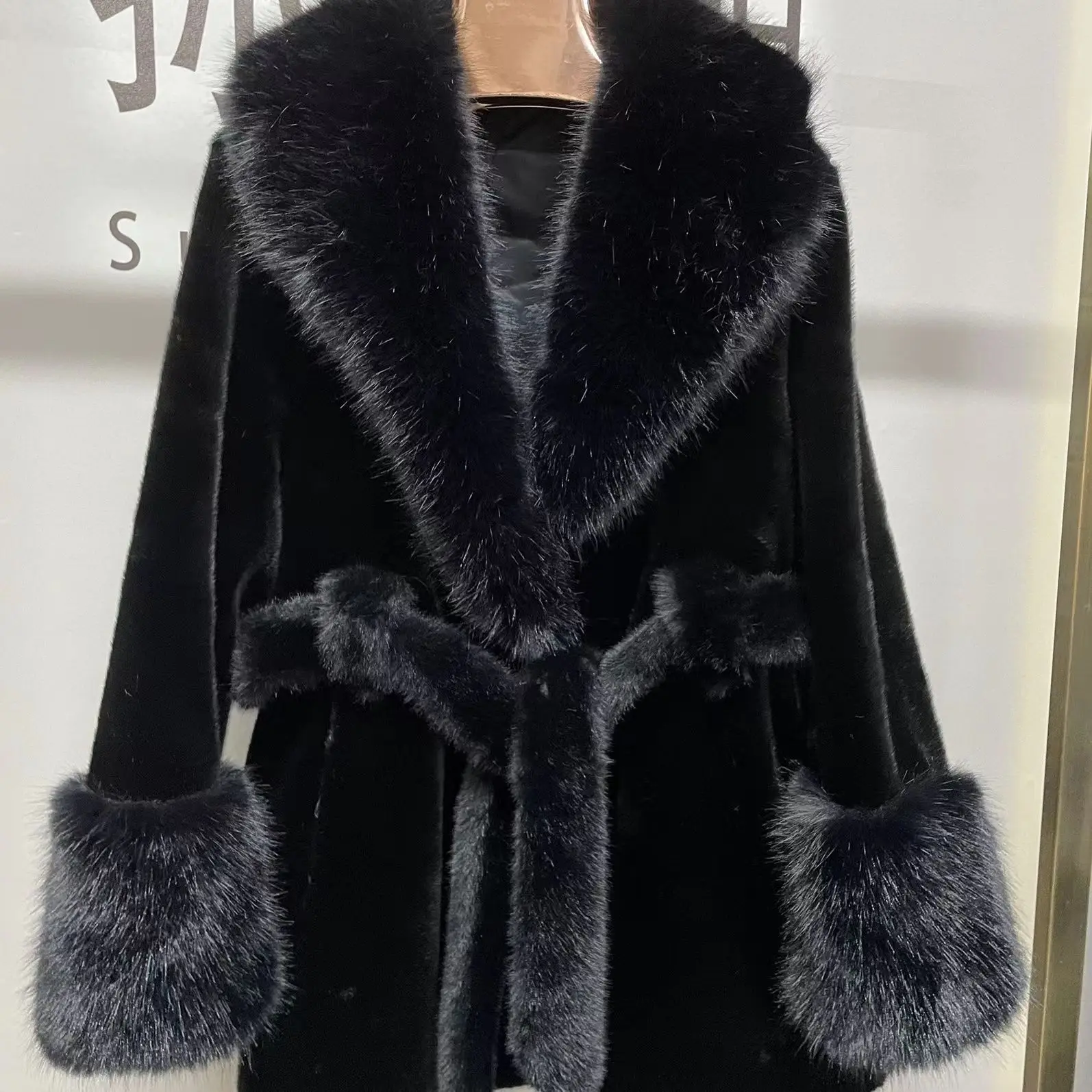 Mäntel Faux Fuchs Pelz Frauen Dicke Warme Lange Mantel Drehen Unten Kragen Maxi Warme Jacken Dicke Elegante Mantel Gürtel Oberbekleidung Herbst Winter