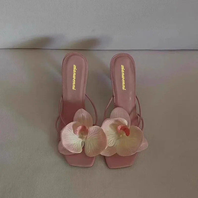 Sepatu desain merek wanita musim panas baru bunga elegan mewah sandal wanita kasual modis pakaian luar sandal hak tinggi wanita
