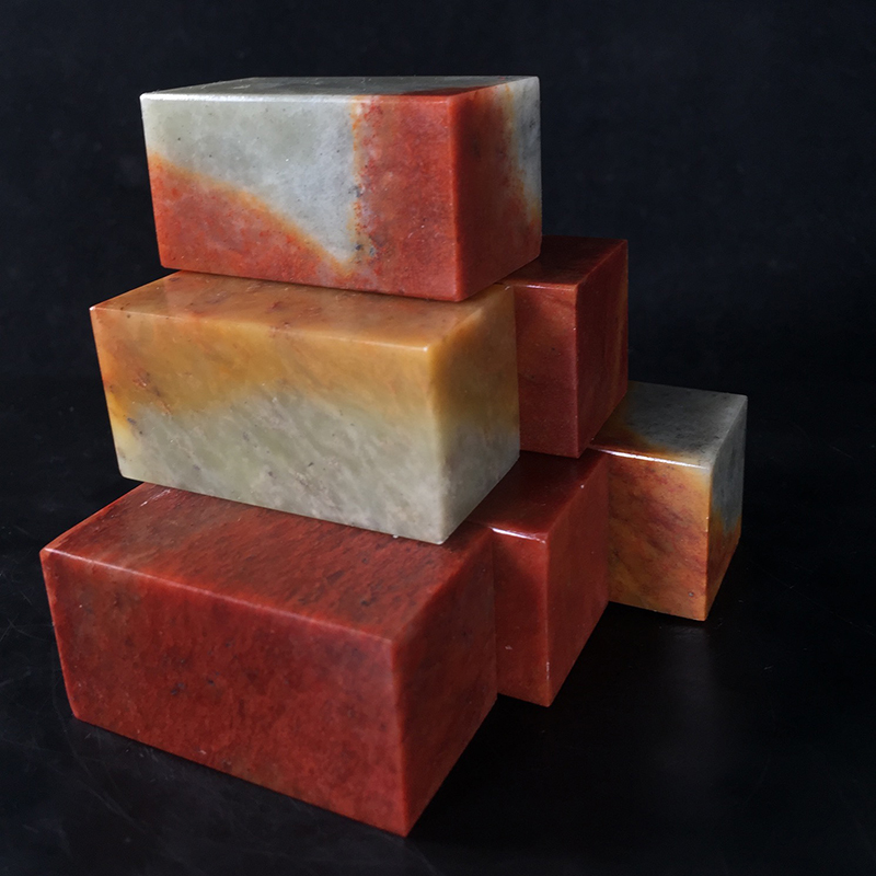 彫刻された空のシールストーン、熱帯の肩にある自然な伝統的な中国のスタンプ、緑の石の装飾材料2.5*2.5cm