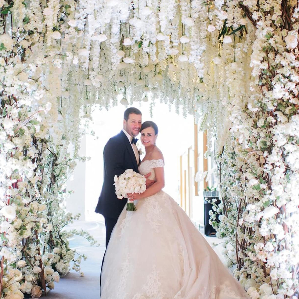 12PCS 인공 꽃 등나무 홈 축제 결혼식 축하 파티 야외 정원 벽 갈 랜드 DIY 선물 상자 장식 액세서리