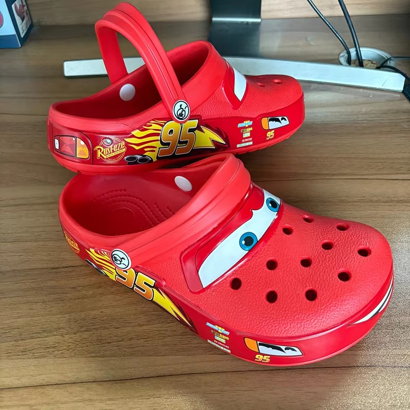 Zapatillas de verano para hombre Lightning Mcqueen hombre Pixar impermeable al aire libre playa Holey Eva zapatos sandalias mujer coche chanclas niño regalo
