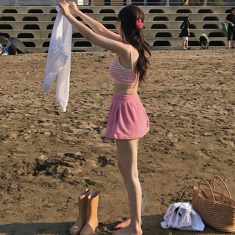 ใหม่เซ็กซี่สีชมพูลายบิกินี่สองชิ้นชุดว่ายน้ําผู้หญิงชุดว่ายน้ําชายหาดสั้นสวมชุดว่ายน้ําชุดบิกินี่เกาหลีสระว่ายน้ํา 2024