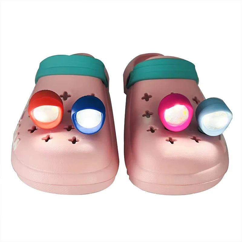 2 luci per scarpe, accessori per ciondoli per scarpe impermeabili per scarpe Crocs, 3 modalità di luce per passeggiate per cani da campeggio, per regalo per bambini adulti