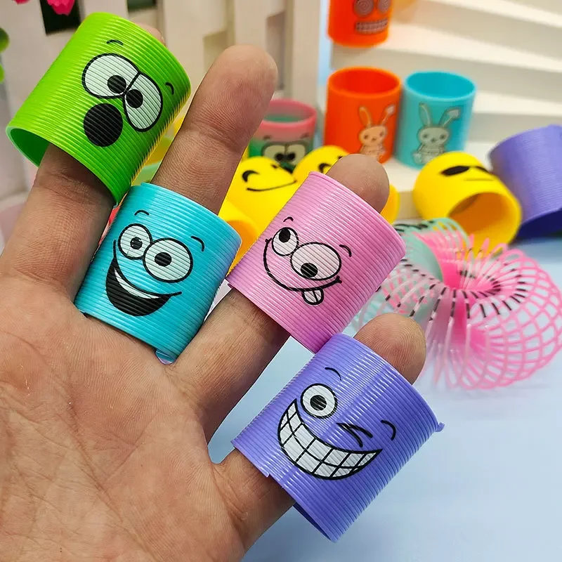 12pcs Rainbow Circle Funny Magic ของเล่นเด็กการศึกษา COIL วงกลมที่มีสีสัน Telescopic Elastic Magic แหวนเด็กของขวัญตลก