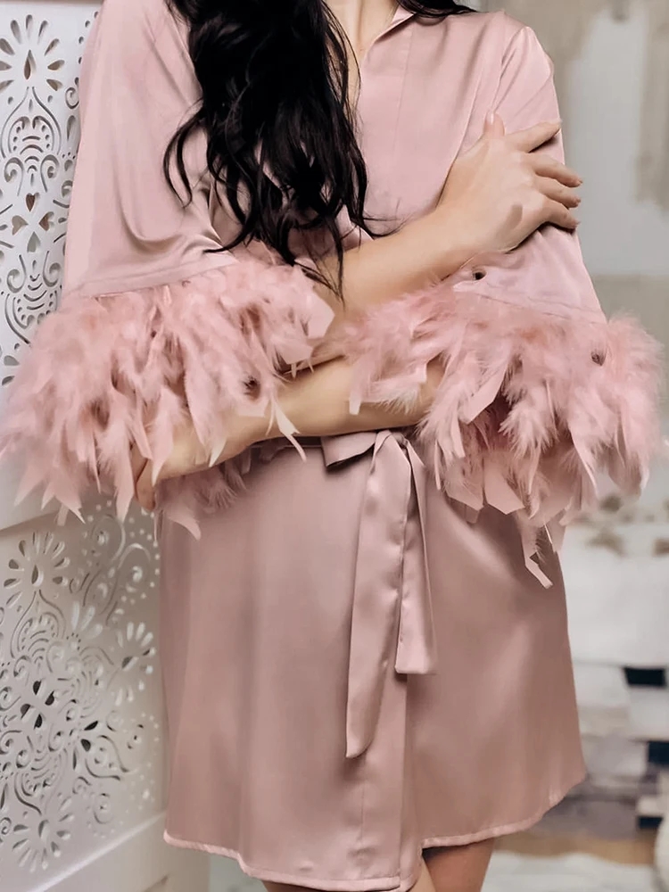Robe de penas brancas com pele, mangas compridas, roupões de cetim para mulheres, camisola de noiva, roupão de banho feminino