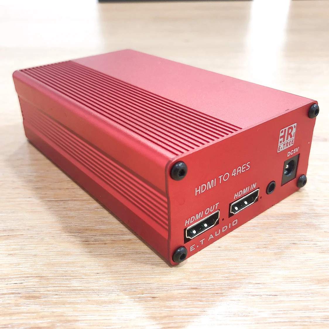 HDMI ke 4AES, Dolby DTS De-embedding 4 arah seimbang AES/EBU (8 channel) Output DB25