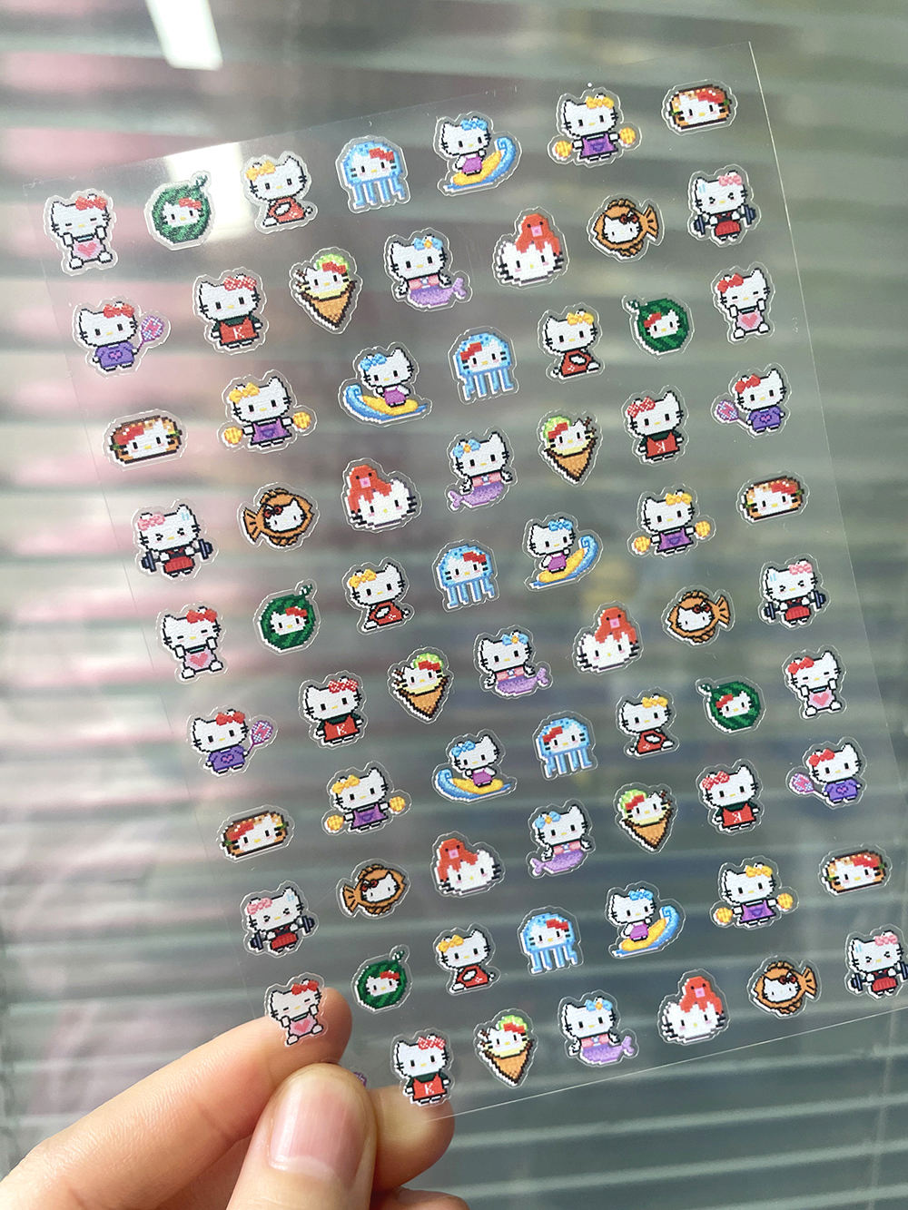 2D Pixel Style Mini Sanrios HelloKitty ongles Art autocollant Expressions multiples mignon ongles décalcomanie curseurs Anime Nail Art décorations