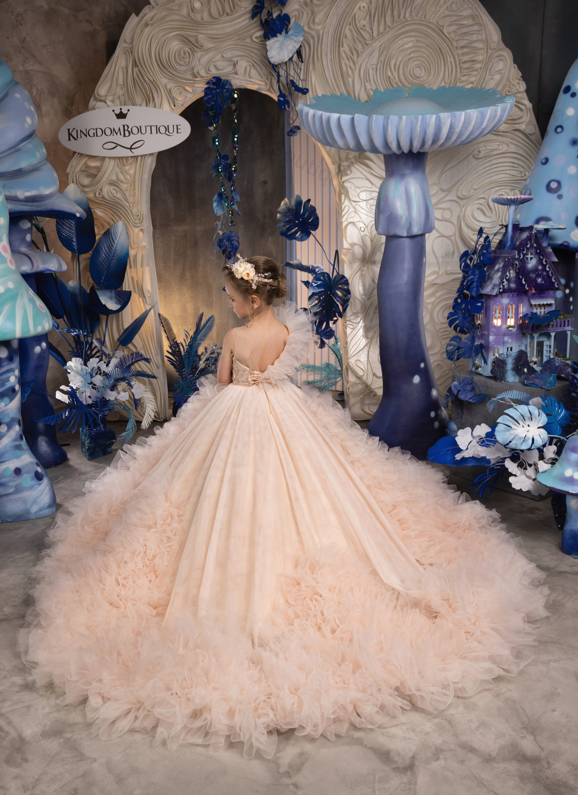 สีชมพูดอกไม้สาวชุดสําหรับงานแต่งงาน Puffy Sequins Applique ฉัตรแขนกุดเด็กวันเกิดชุดหรูหราชุดเจ้าหญิง