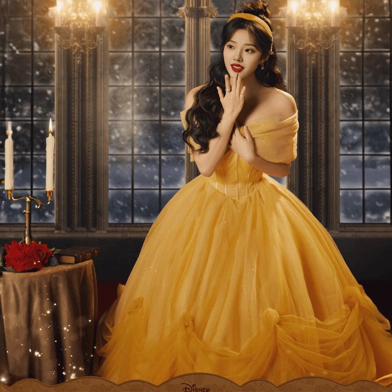 Бальное платье с открытыми плечами и воланом, золотистого цвета