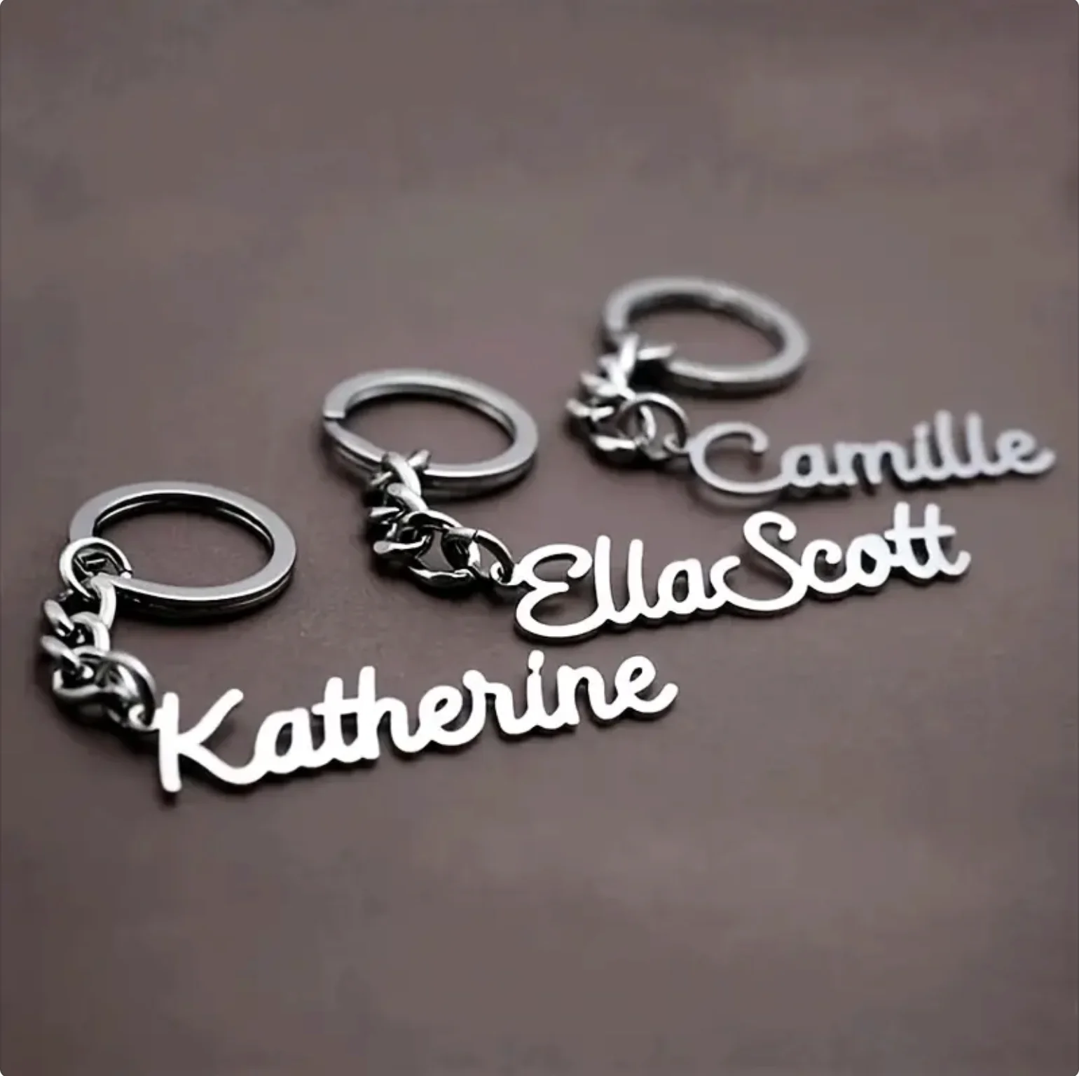 CUSTOM ชื่อแท็กพวงกุญแจส่วนบุคคลตัวอักษรสแตนเลส Key CHAIN แหวนสําหรับผู้หญิงผู้ชายวันพ่อวันแม่