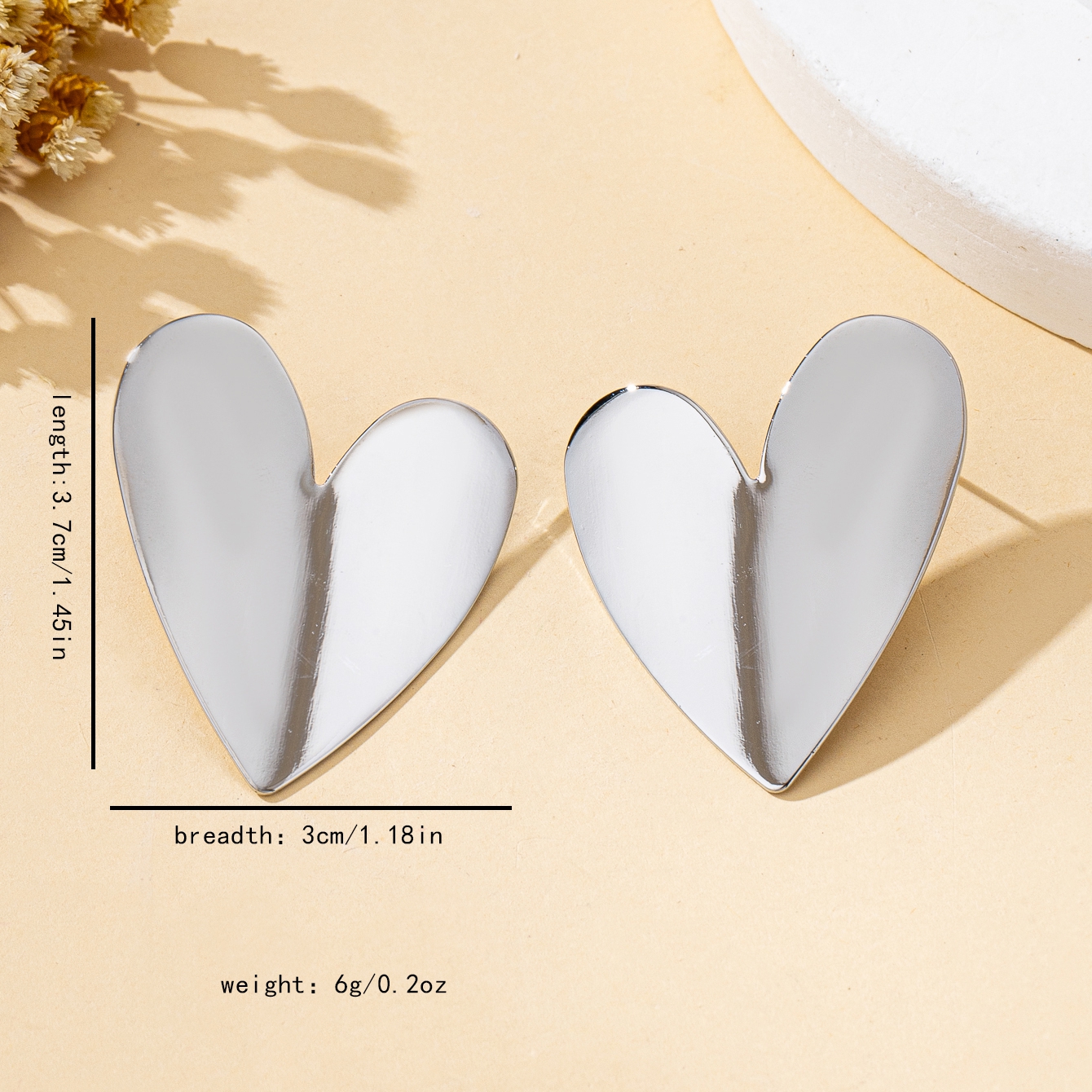 A Pair of Women's Earrings, Smooth Irregular Heart-Shaped Earrings, Suitable for Daily Wear and Vacation Wear