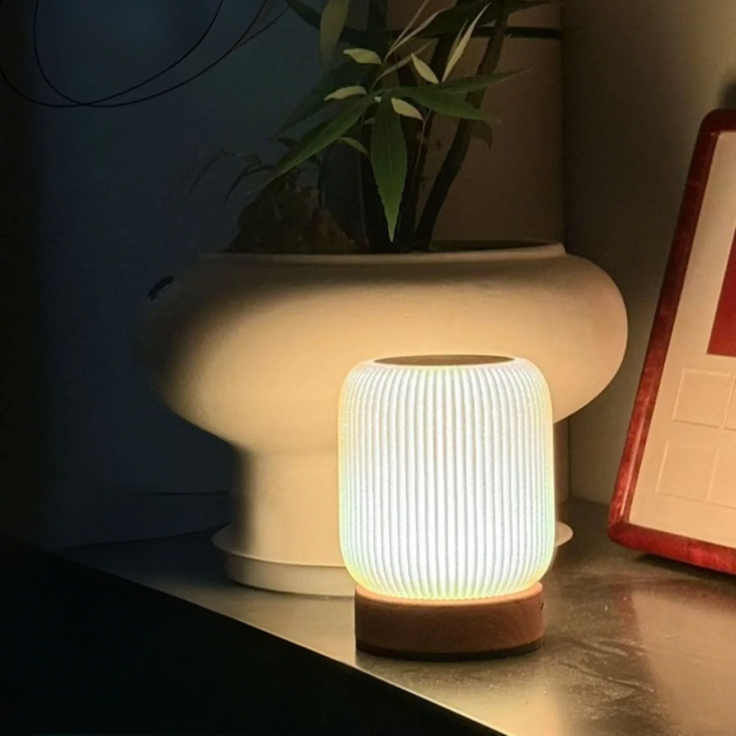 Lampka Nocna z Dotykowym Wykończeniem Imitującym Drewno, Lampka Stołowa, Lampka Nocna do Sypialni, Bezprzewodowa Przenośna Lampka Nocna z Drewnianym Wykończeniem i Ładowaniem