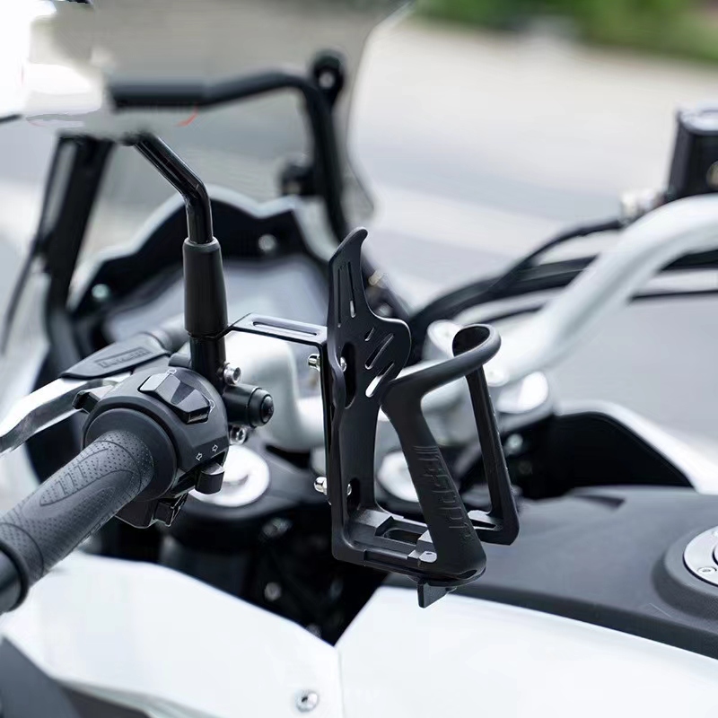 幅調整可能なドリンクボトルホルダー オートバイ スクーター ATV バイク用 さまざまなサイズのボトルに適しています カップホルダー
