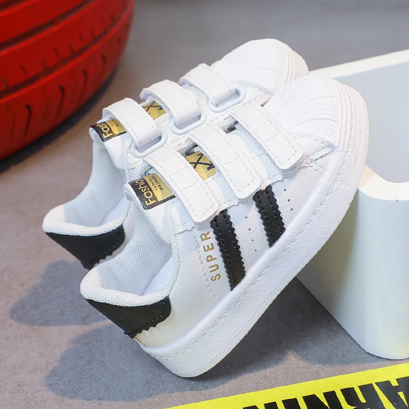 Zapatillas de deporte para niños y niñas, zapatos informales antideslizantes de diseño de moda, transpirables, con gancho, para exteriores