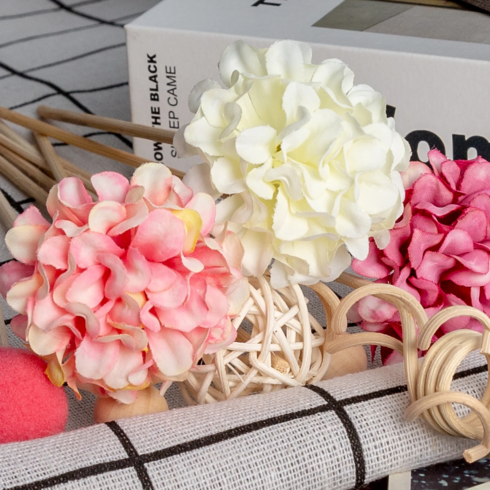 ใหม่ 10PCS สีชมพูไฮเดรนเยียดอกไม้หวาย Sticks Fireless น้ําหอม Reed Diffuser Stick DIY เครื่องประดับตกแต่งบ้าน