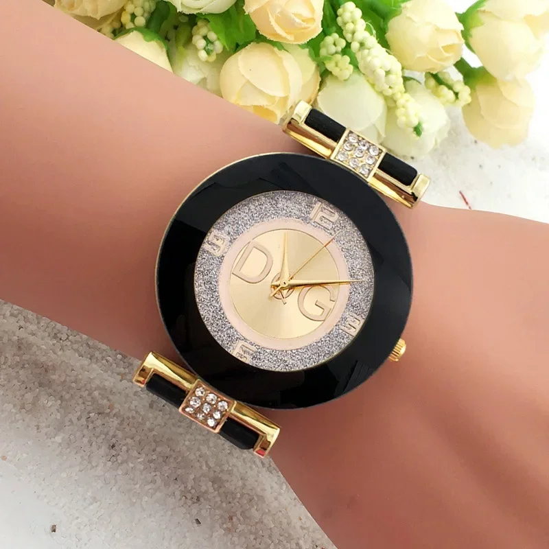 Simple สีดําสีขาวควอตซ์นาฬิกาผู้หญิงออกแบบซิลิโคนนาฬิกาข้อมือ Big Dial ผู้หญิงแฟชั่นนาฬิกา 2024