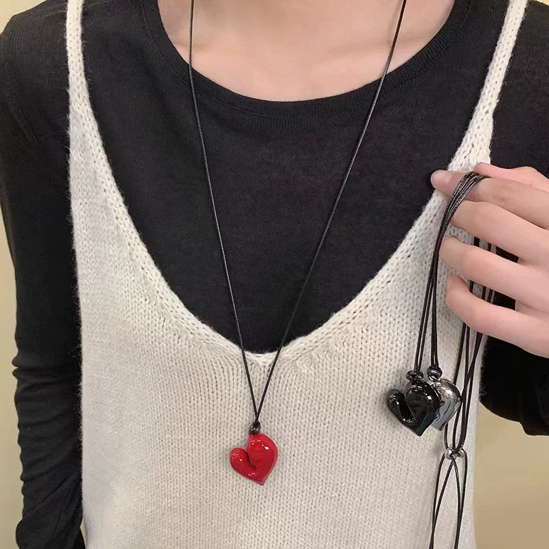 Encantador collar de cuerda con colgante de corazón Irregular (sin caja), accesorio de cadena de suéter extraíble ajustable para mujer, joyería de diseño Simple