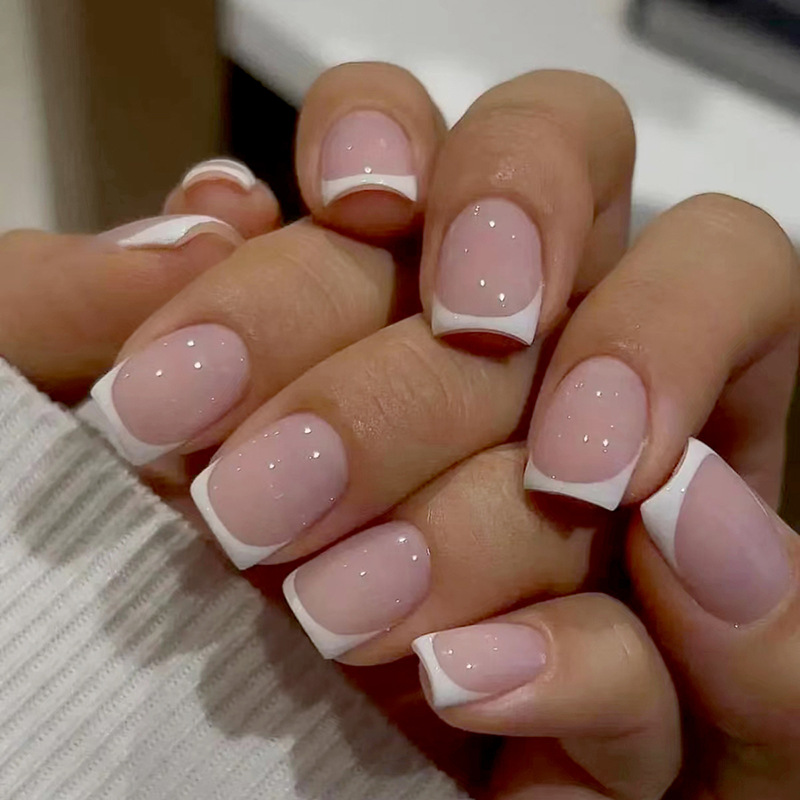 24 개/대 여성을위한 짧은 사각형 가짜 손톱 귀여운 신부 하트 화이트 프렌치 팁 가짜 ongles y2k 프레스 온 틀린 손톱 용품