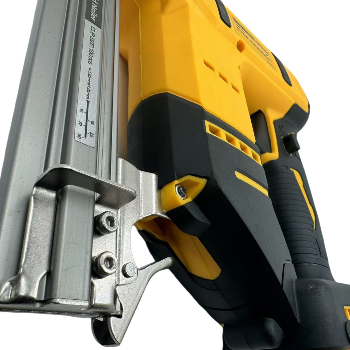 DDEWALT Pistola de clavos con motor sin escobillas Batería de 18 V/20 V Potente y capaz de utilizar en varios escenarios