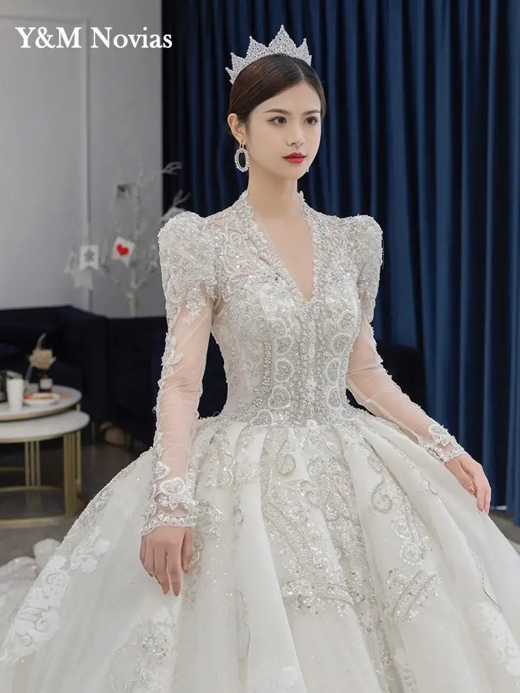 ชุดเดรสแต่งงานแขนยาวสุดหรูสำหรับฤดูหนาวผ้าปูเตียงคอวี2024ใหม่สำหรับชุดเจ้าสาวยาวขนาดใหญ่พิเศษยาวคลุมเข่า