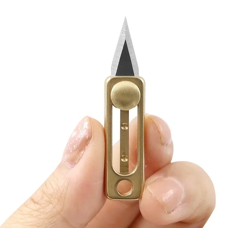 Mini coltello in ottone e acciaio inossidabile Coltello multiuso portatile Coltello di sicurezza di sopravvivenza Portachiavi Ciondolo Piccolo strumento Busta Apribottiglie