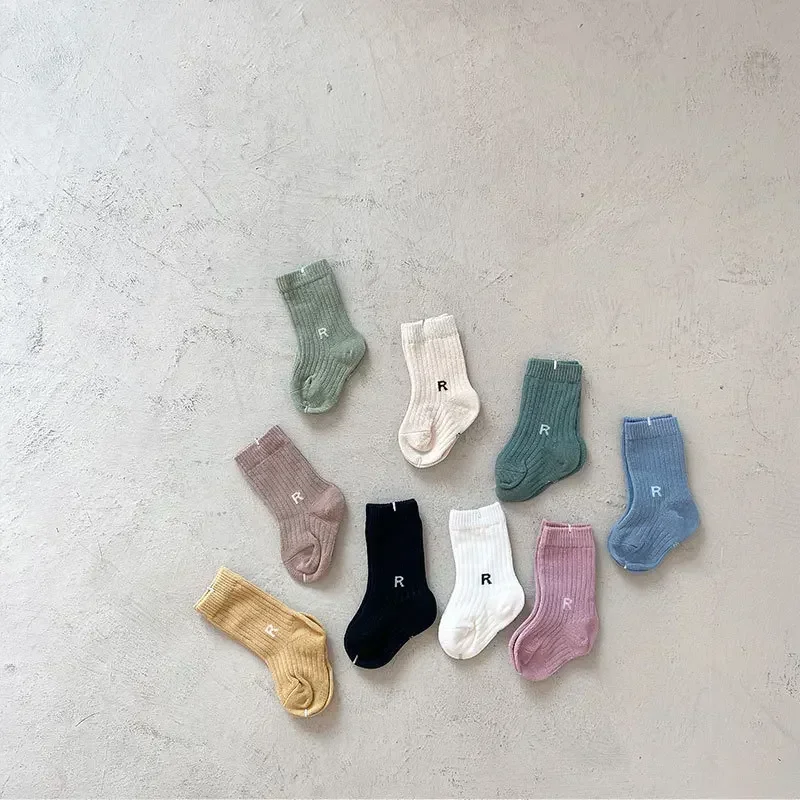 1 par de calcetines de bebé estilo coreano Color sólido letra R calcetines tobilleros cortos para niño pequeño niña Primavera Verano calcetín de algodón para niños