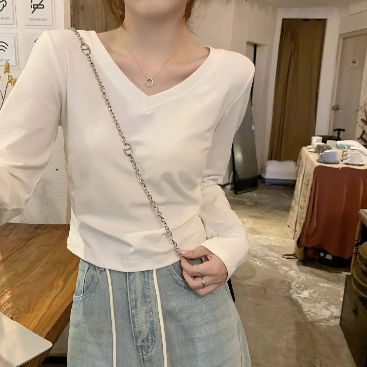 レディース V ネック長袖 Tシャツピュアカラースリムフィットベースレイヤートップ通勤スタイルコットンブレンド弾性繊維薄い秋春