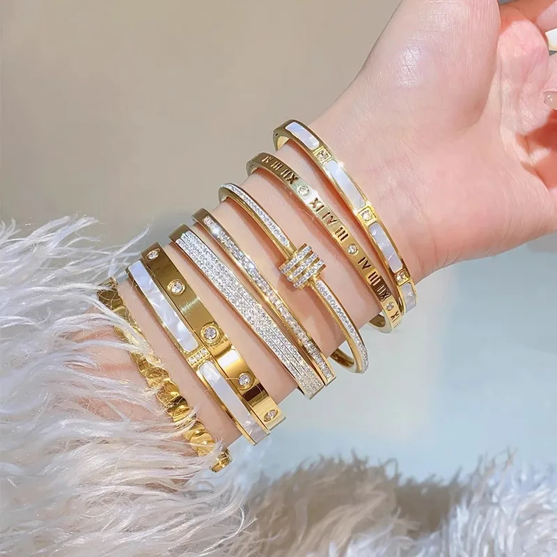 Bracciale in oro e acciaio al titanio da 1 pezzo, stile classico alla moda, bracciale in acciaio inossidabile, intarsiato con zirconi, per l'uso quotidiano delle donne