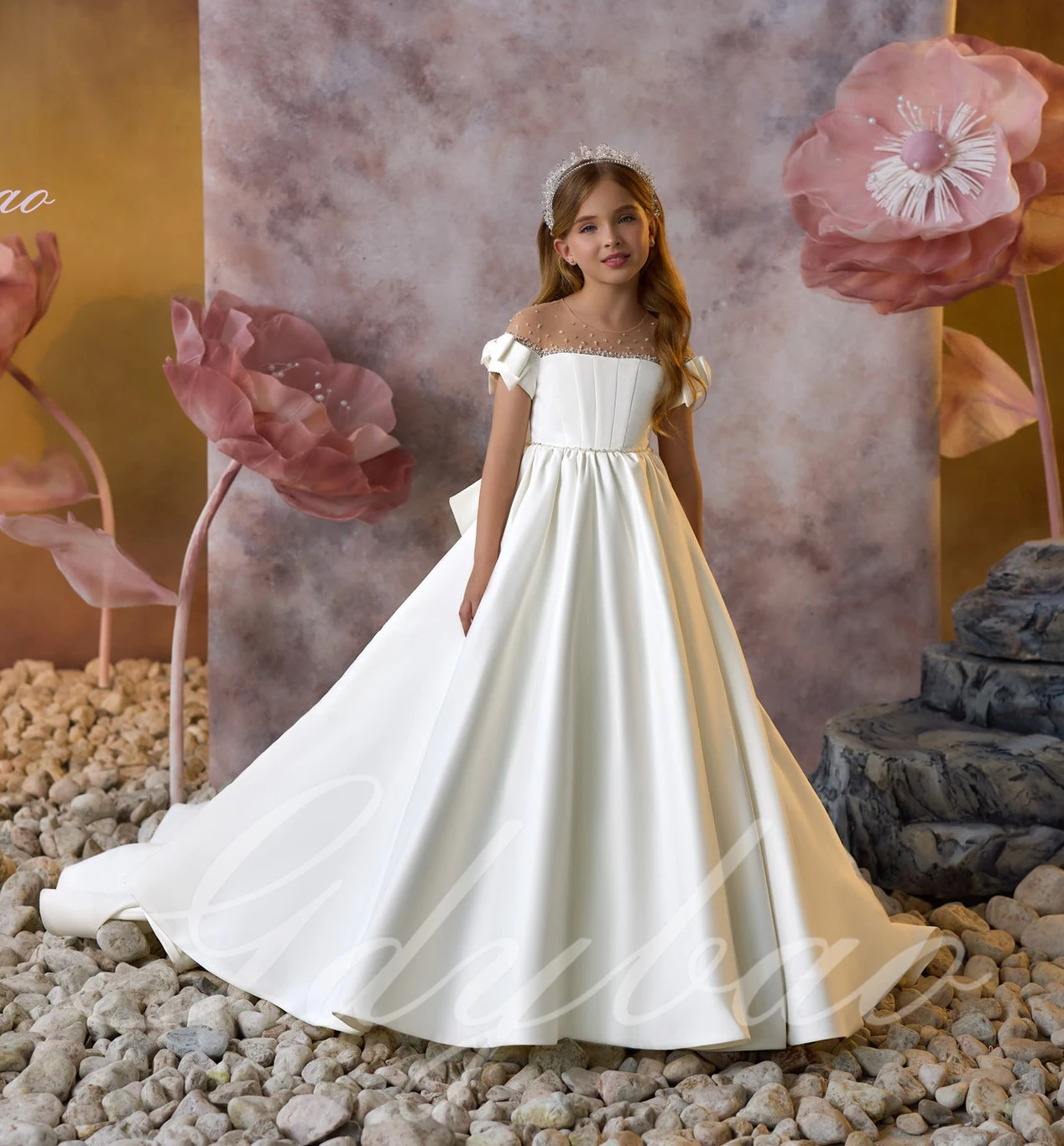 Elegant Satin Flower Girl Dress For Wedding Beaded Short Sleeves Puffy With Bow Kids Birthday Party First Communion Ball Gown
