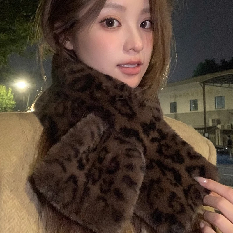 Retro Leopard Print Plush Basin Hat Women's Autumn and Winter Scarf, Cold Resistant and Warm, Imitation Fur Mongolian Hat Scarf